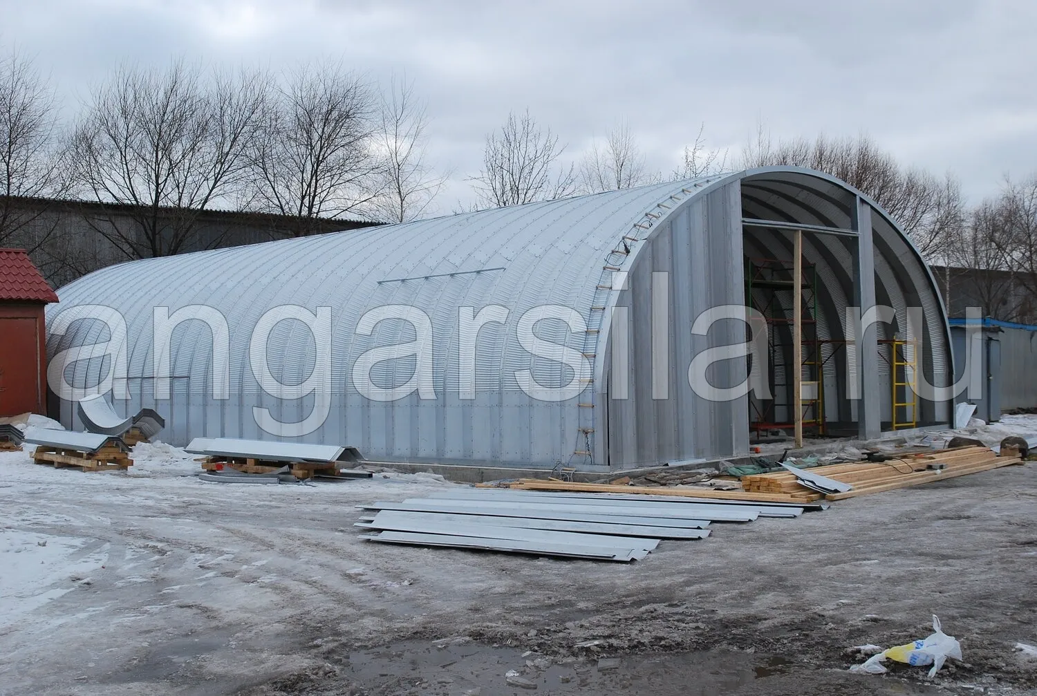 картинка-ссылка на статью: Какой ангар подходит для хранения техники в Губкинском?